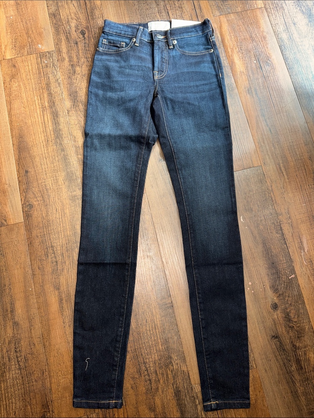 Everlane Women's Skinny Jeans in Dark Blue Denim mid-rise